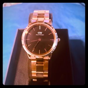 Daniel Wellington iconic link watch Brand New